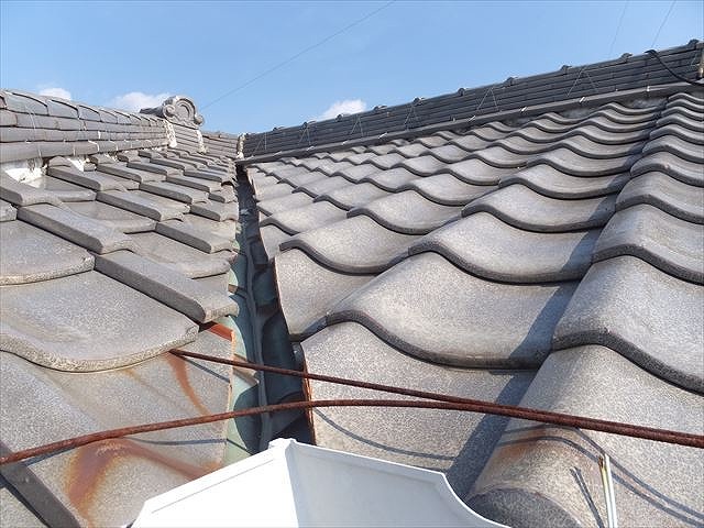 瓦屋根の谷板金